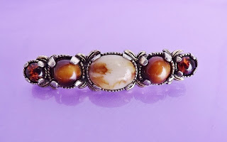 Vintage costume jewelry Scottish agate glass paste stone brooch 