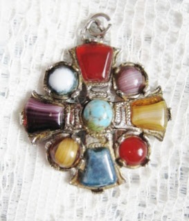 Vintage costume jewellery Scottish agate glass paste stone brooch Hollywood Exquisite
