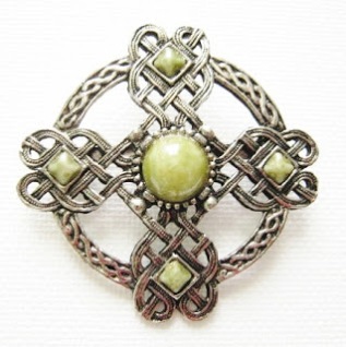 Vintage costume jewelry Scottish agate glass paste stone brooch iona Celtic