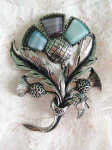 vintage modern Scottish agate glass costume jewellery brooch