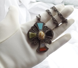 vintage modern Celtic Scottish agate glass costume jewellery pendant cross necklace