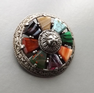 vintage modern Scottish agate glass costume jewellery brooch info
